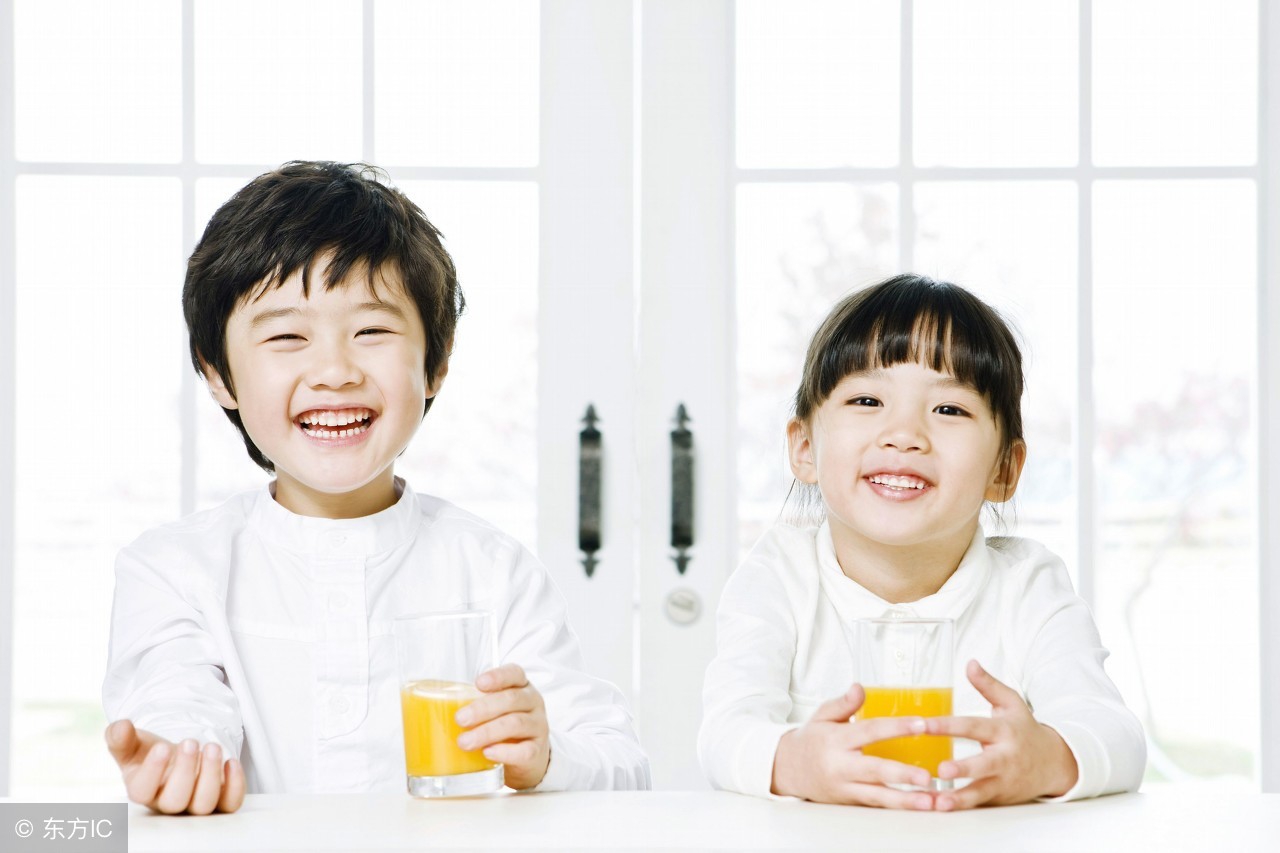 男孩是boy女孩是girl,女孩是男孩的妈妈