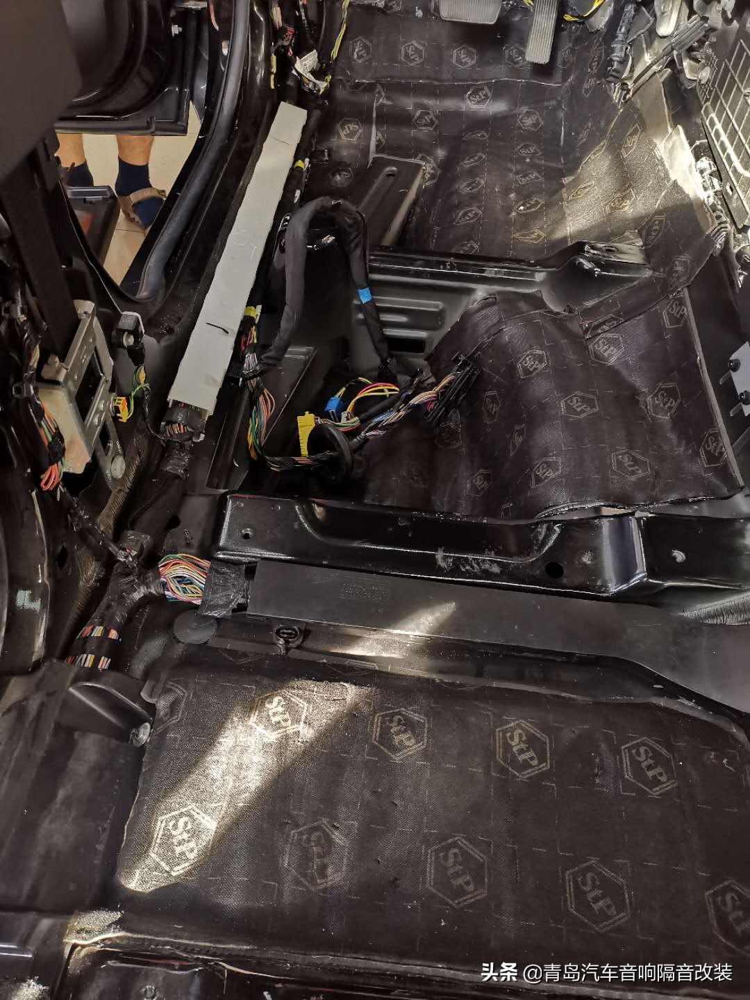 jeep切诺基音响改装,jeep隔音改装