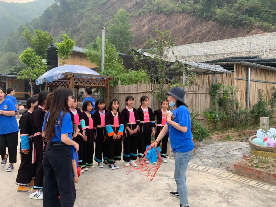 这帮人五一用爱心启航，一起为广西凌云大山的孩子点燃艺术之梦！