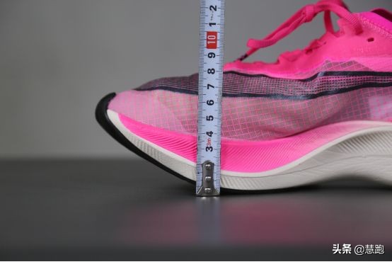 跑马拉松推荐耐克什么系列,跑全马的耐克碳板跑鞋推荐