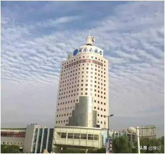 郑州十年的变化,郑州78岁老人为变年轻花30万