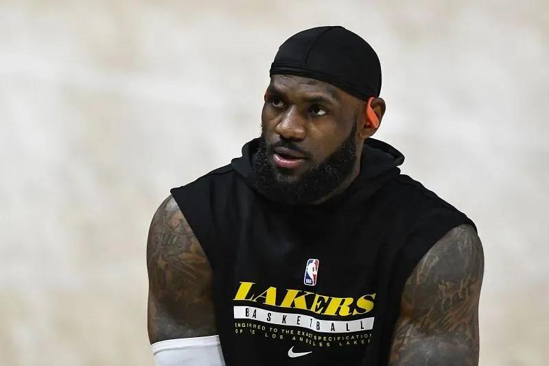 詹姆斯因篮球智商高,受到对手球员教练赞扬的五大事件