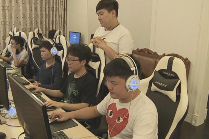 网瘾少年身价3亿,23岁网瘾小伙