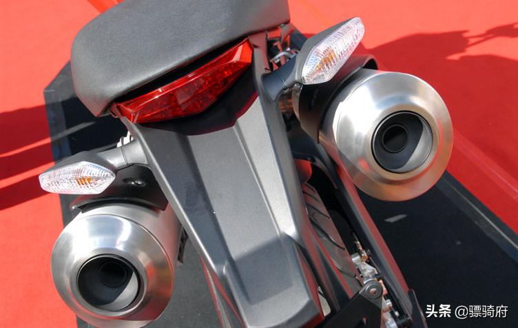 杜卡迪monster796深度评测,杜卡迪新monster和821对比