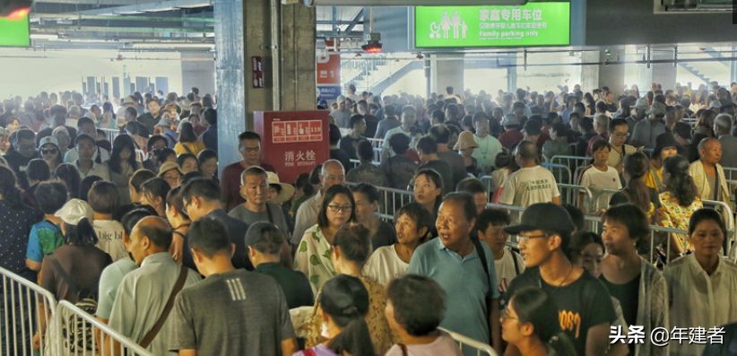 郑州宜家春节人多不,宜家家居人满为患