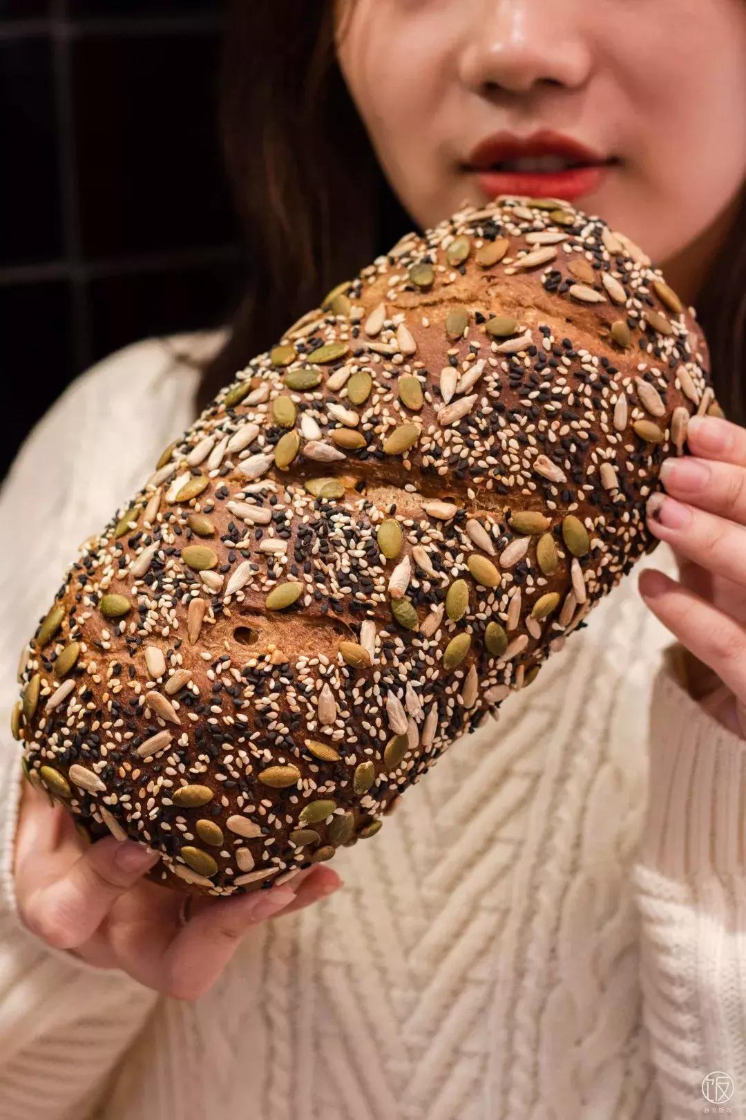 啧啧啧~都是面包，原麦山丘你又搞特殊！