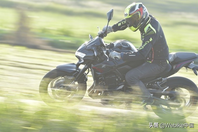 川崎z900跟川崎z1000有什么差别,川崎Z900驾驶体验
