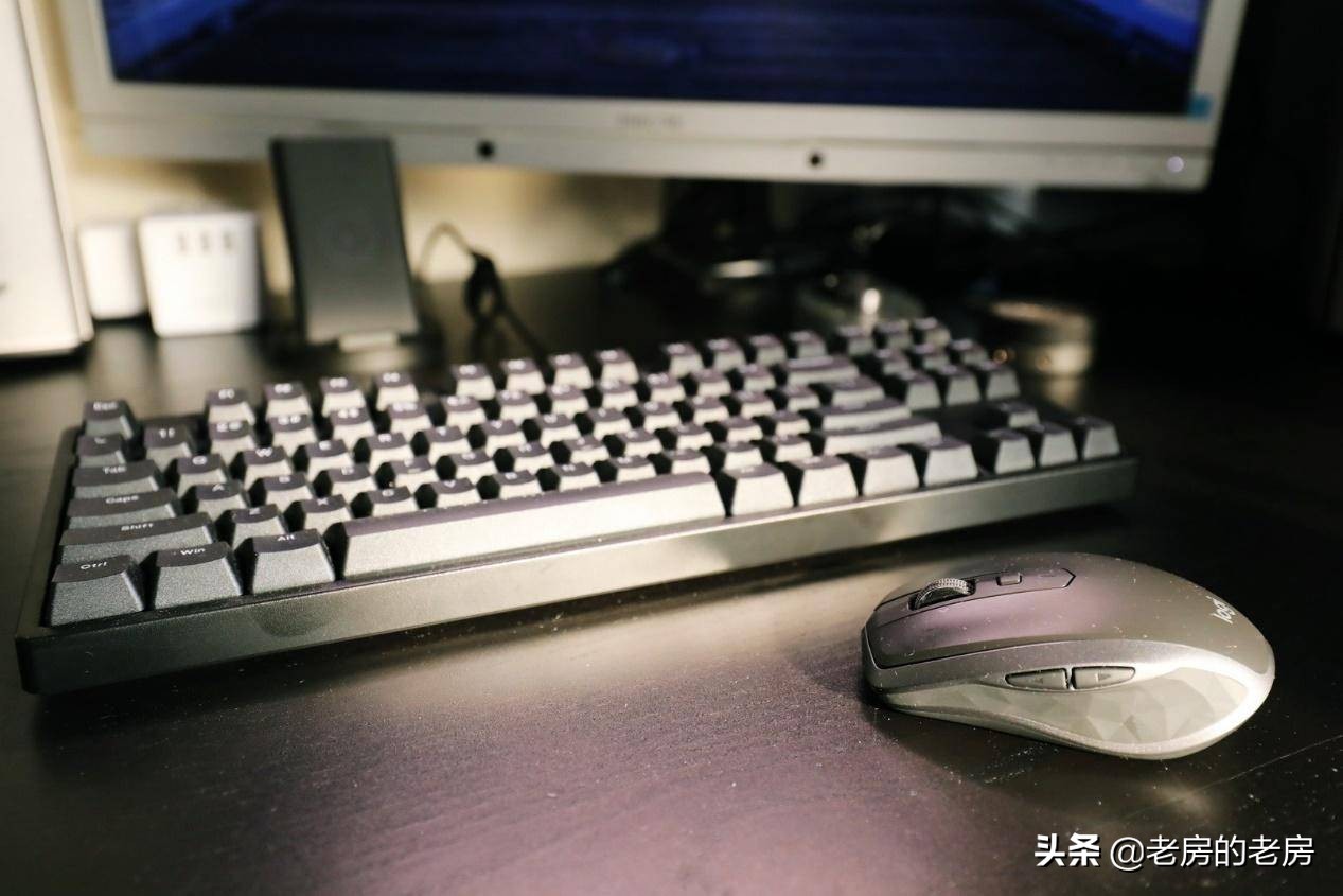 桌面线路整理小技巧,电脑桌面线材整理方案