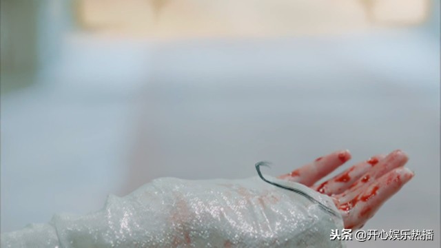 旭凤跟锦觅的最后一次见面,锦觅送旭凤礼物一瓣真身