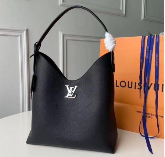 lv最实用百搭包,巴宝莉和lv包包哪个好