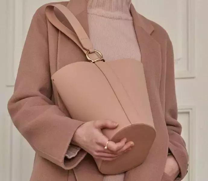 国内十大小众轻奢品牌包包500以内,适合夏季的轻奢包包百搭