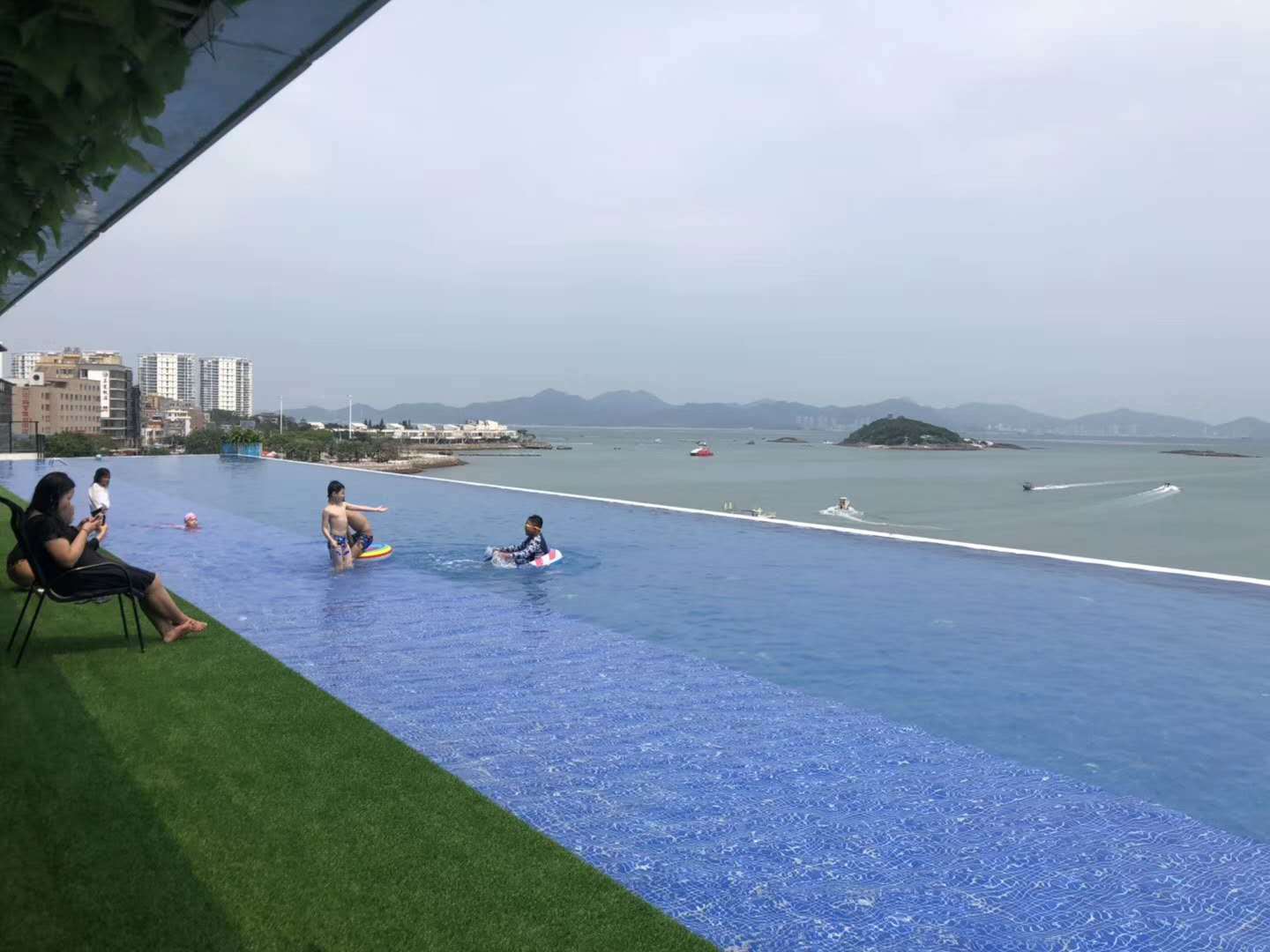 惠州双月湾网红无边际游泳池,惠州大亚湾泡泡海岸