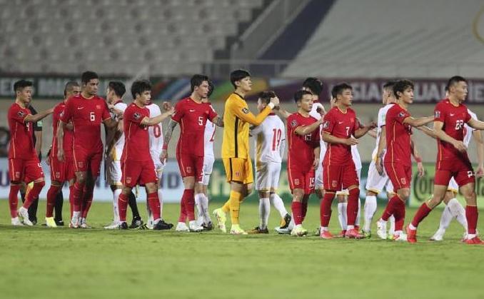 立竿见影!李铁换人用对了,球迷质疑为何不早用他