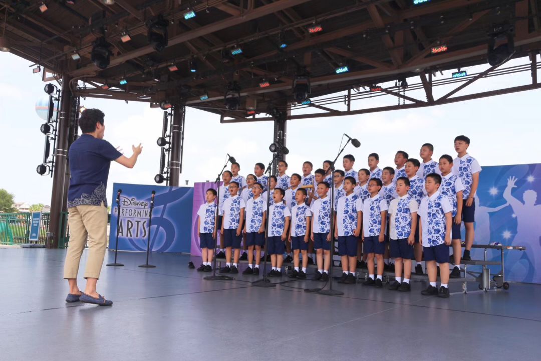 67名小男孩，靠身体打击模拟出雨声，最后的和声太震撼了