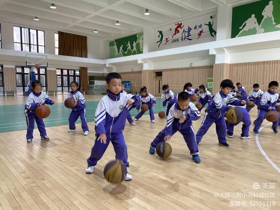 体育课堂生机勃勃,体育课堂趣味活动