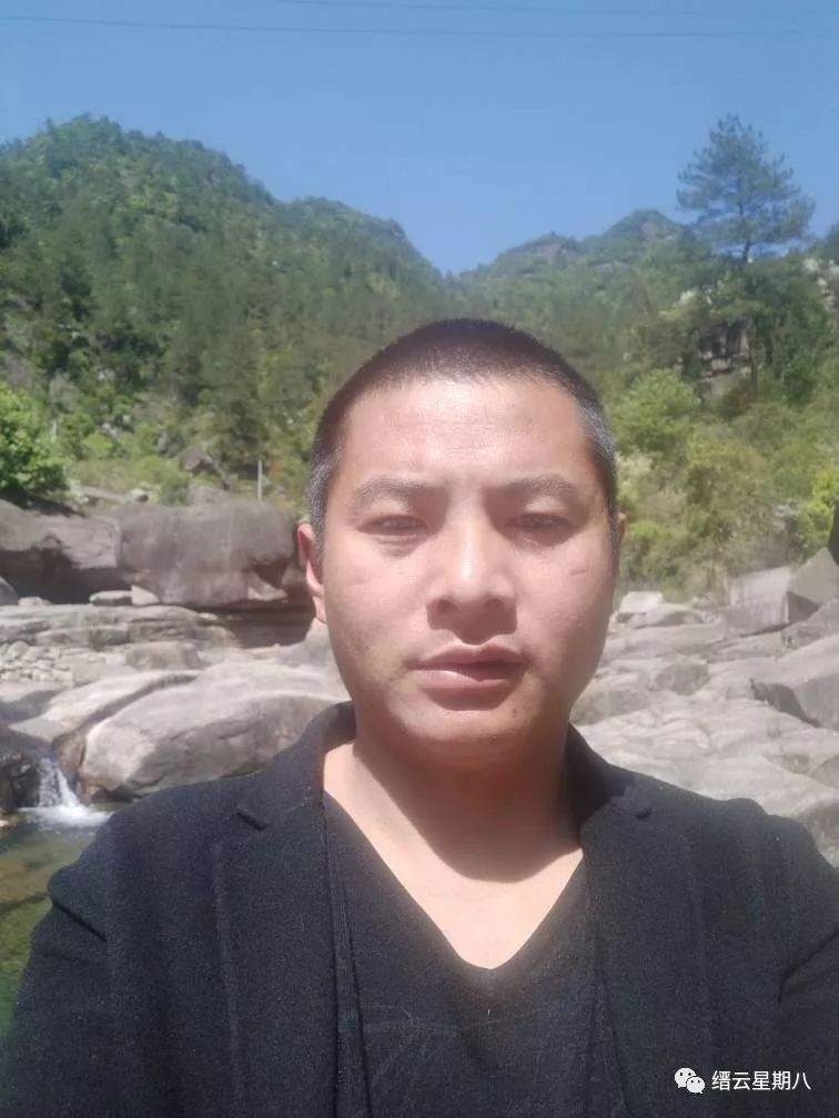 拥有天生神力的小伙子,小伙天生神力竟能举起八百吨