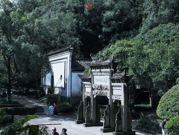 桐庐夜游富春山居景区,桐庐富春江夜游和白天游