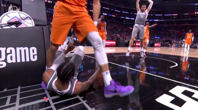 詹姆斯今日高光瞬间,詹姆斯高光时刻回顾