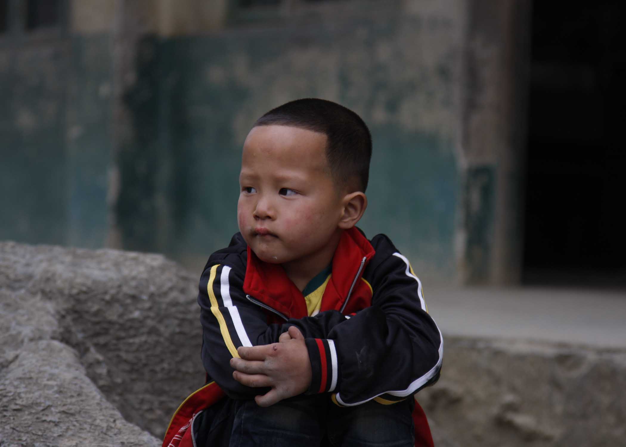 孩子冷漠与家长不亲？可能与他们的留守有关，试试以下三种方法