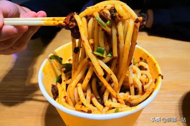 乌鲁木齐美食网红牛腩米粉,乌鲁木齐米粉推荐排行榜