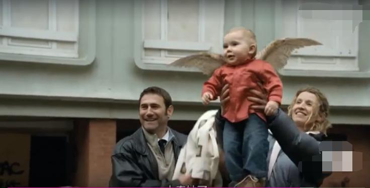 男孩背后长了一只翅膀,男孩身上长了一对翅膀是什么电影