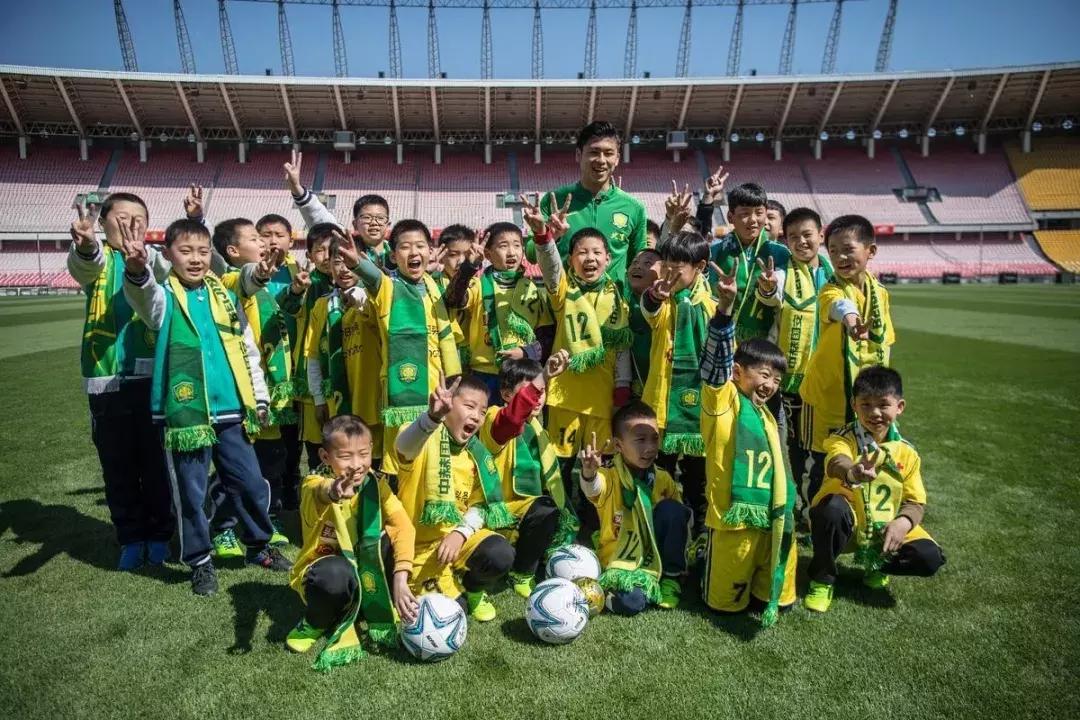 公益圆梦大使,公益助力足球梦捐赠