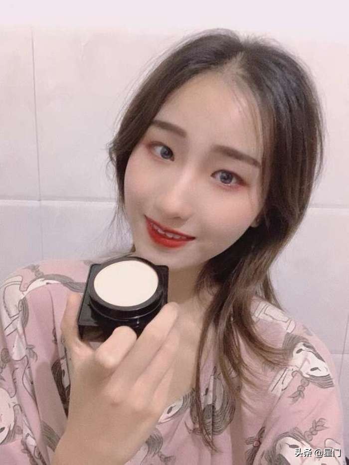 毛孔粗大肤色不均泛红出油,毛孔粗大肌肤暗沉干燥泛红