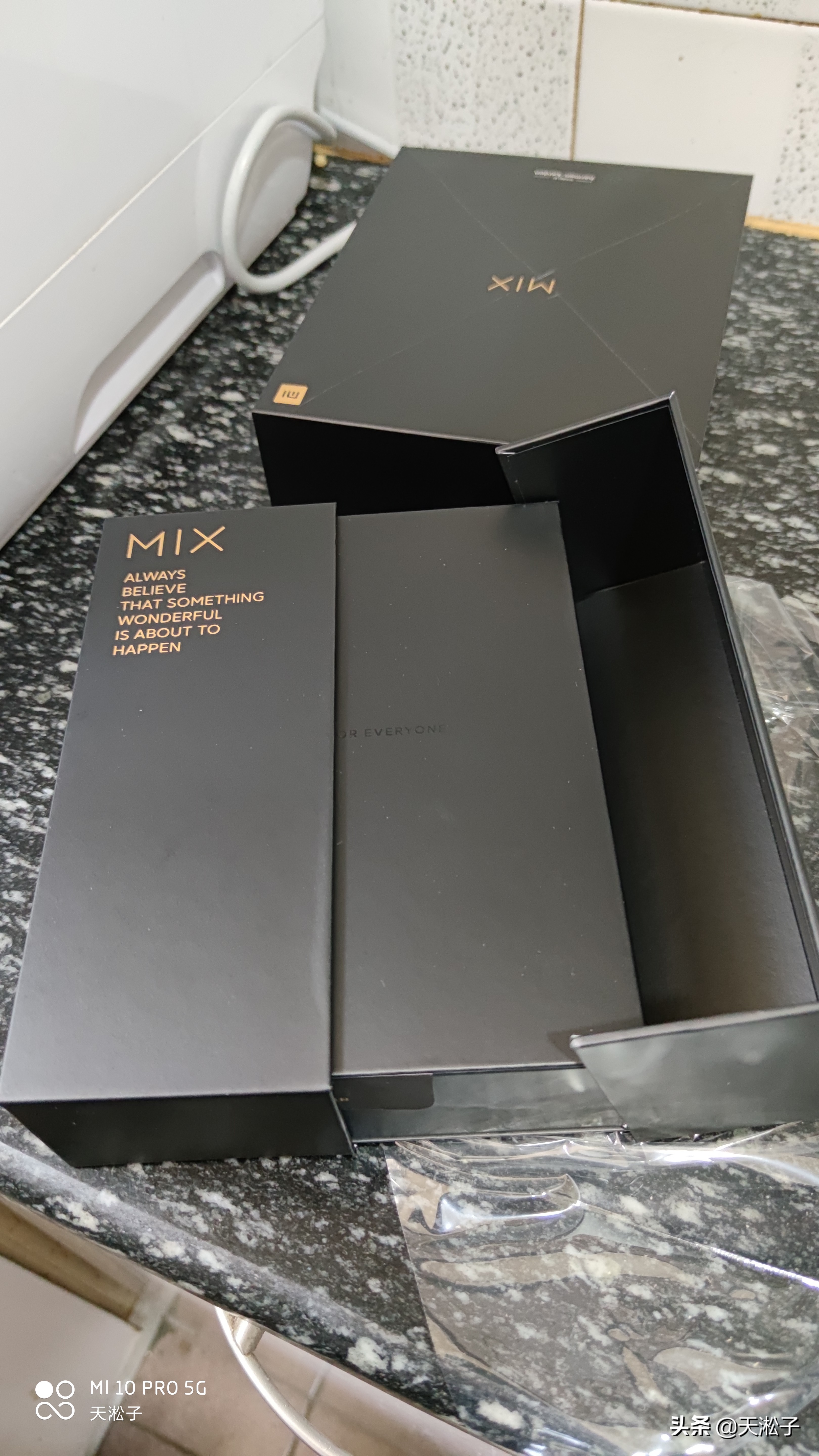 小米折叠屏手机mixfold,小米折叠屏手机mixfold开箱