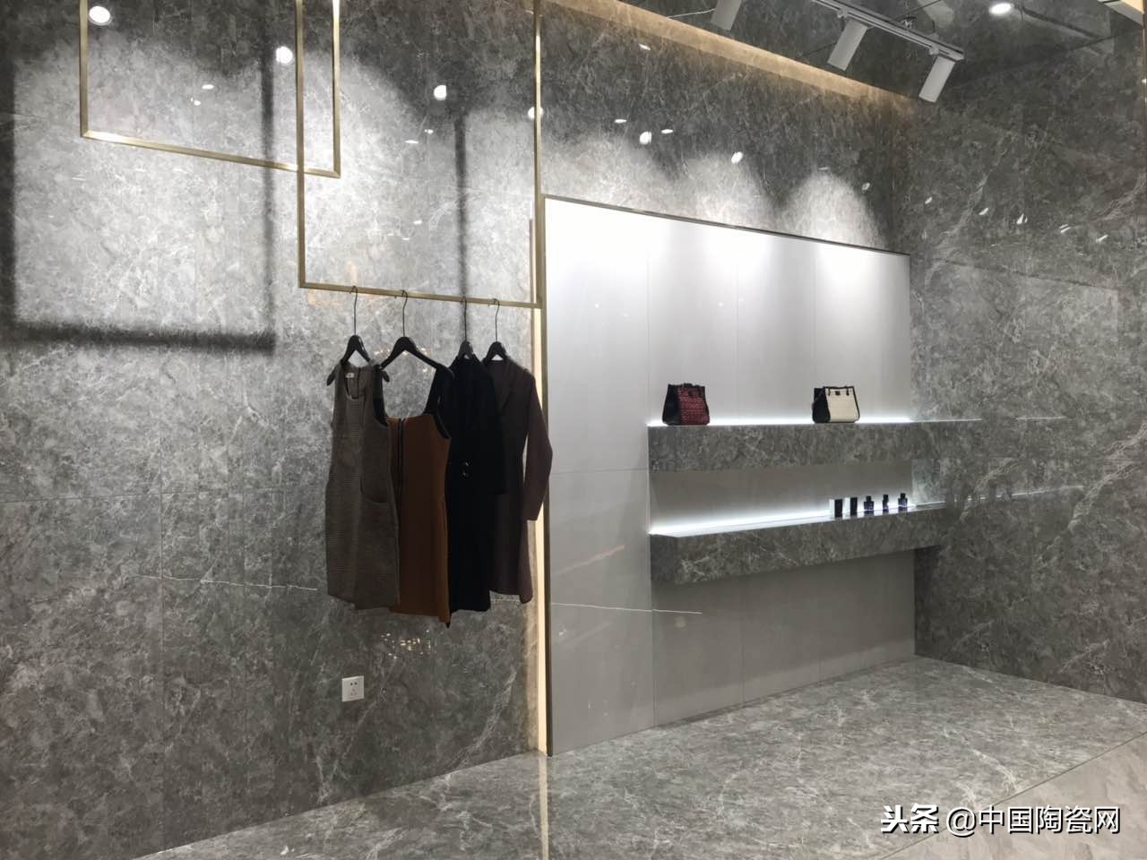 中陶君巡展-骏程：新装如此美，代言人柳岩你知道吗？