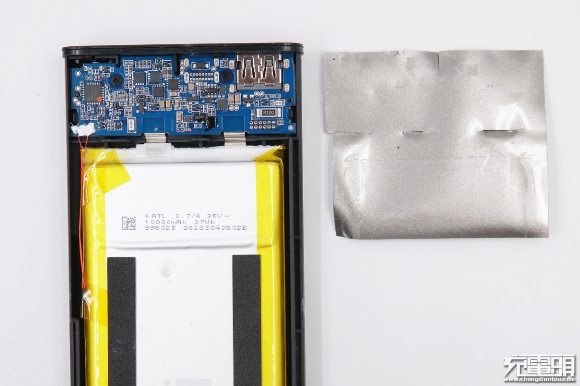 小米充电宝30000快充版拆开,小米无线充电宝10w和30w对比