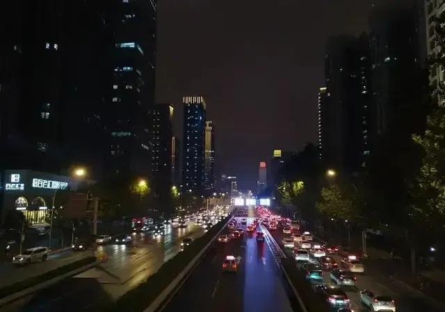 武汉工资这么低怎么生存下去,武汉工资不高