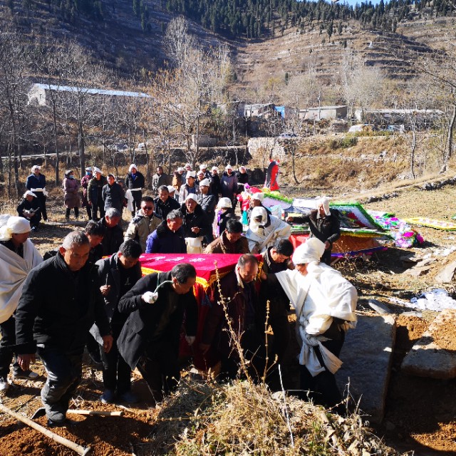 农村不火葬实行土葬是真的吗,山区可以土葬吗