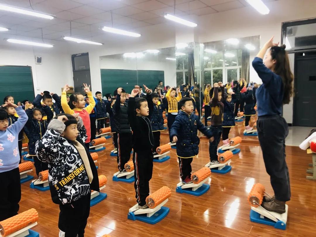 全员参与不落一人,确保学生校内每天体育运动不少于