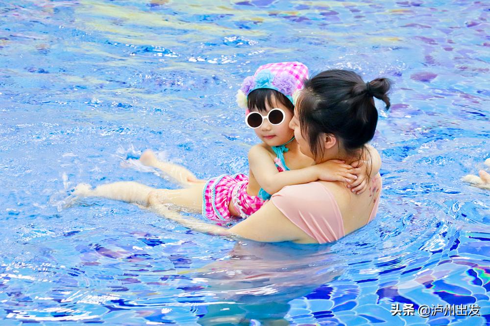泸州亲子训练营,无边泳池亲子游泳