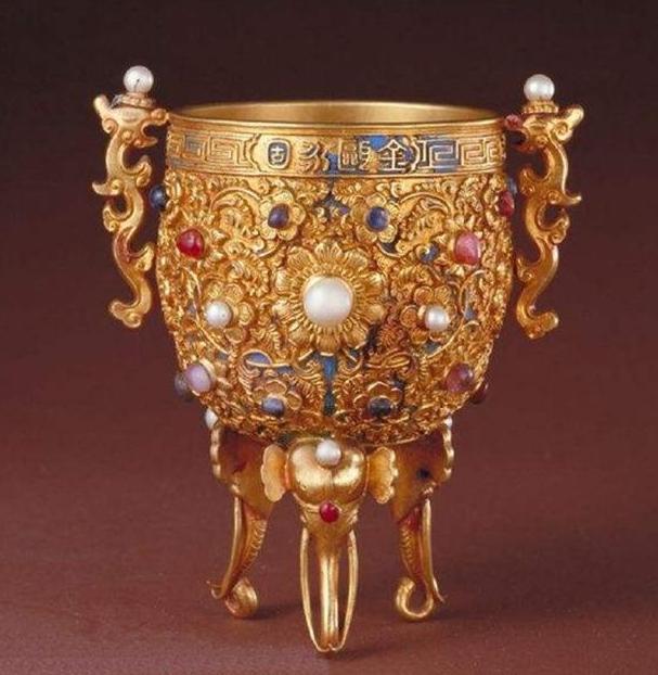 工人意外发现“天下金银第一窖”，窖藏体积虽小，器物却摆放整齐