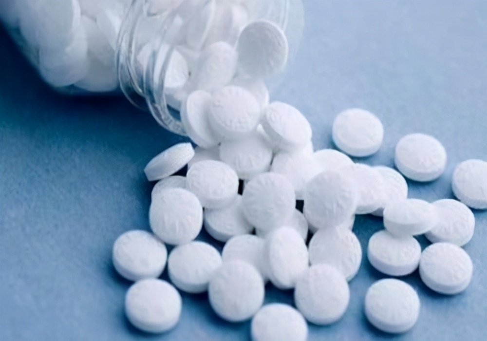 刚养的小狗怎么处理狗粮,刚养小狗乱拉乱尿怎么办