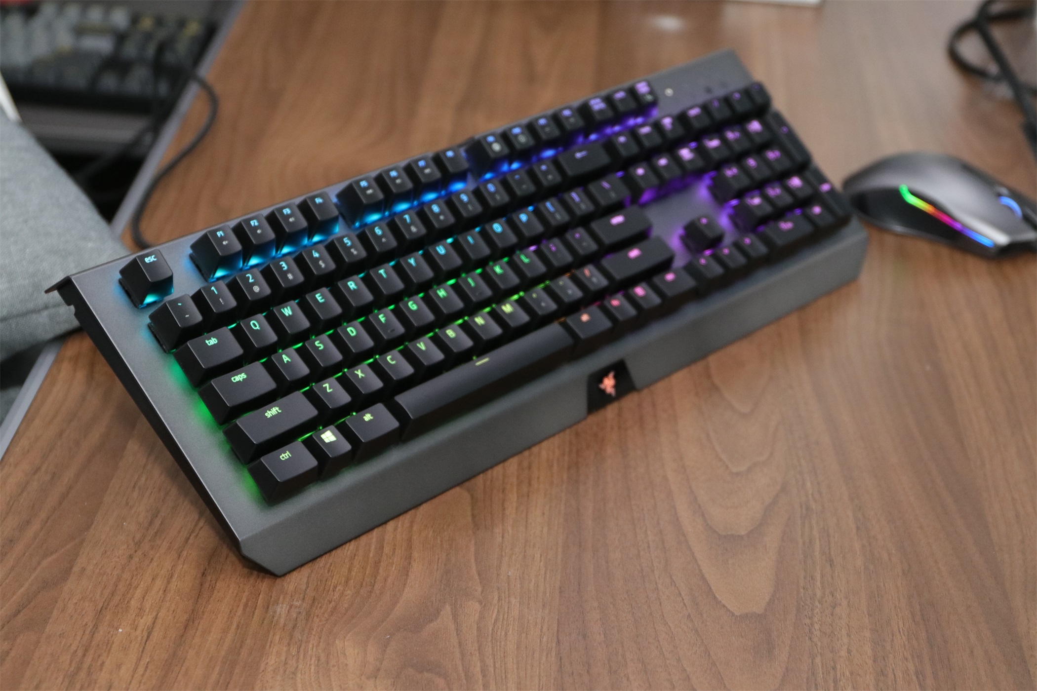 雷蛇黑寡妇怎么改色,雷蛇黑寡妇x竞技幻彩版