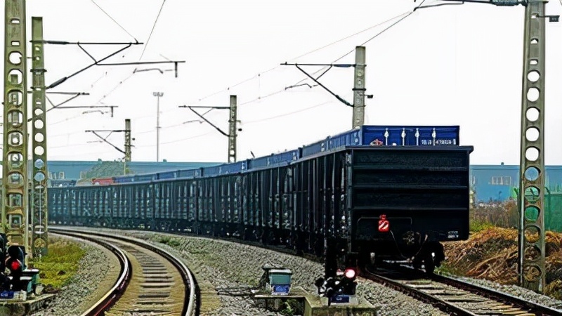 繁忙的公交停车场,繁忙的重庆火车站