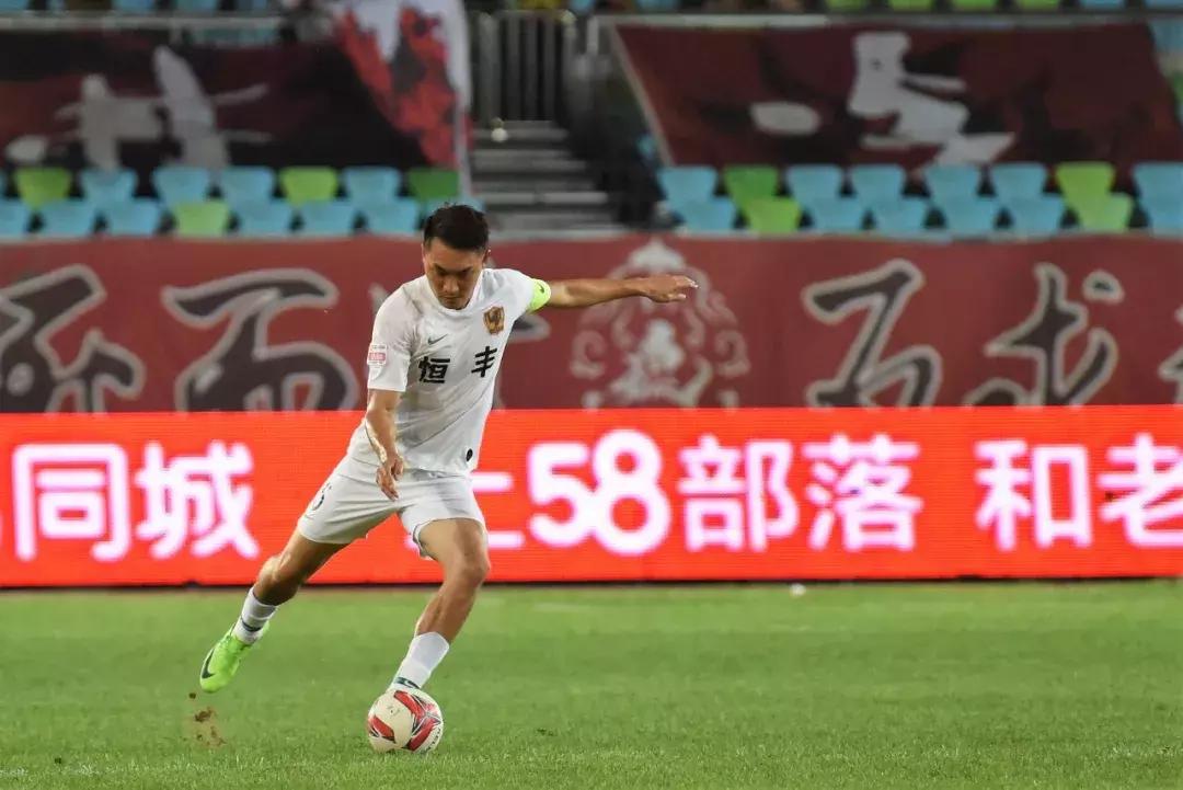 贵州恒丰莫塔角球破门,大连一方2:1贵州恒丰