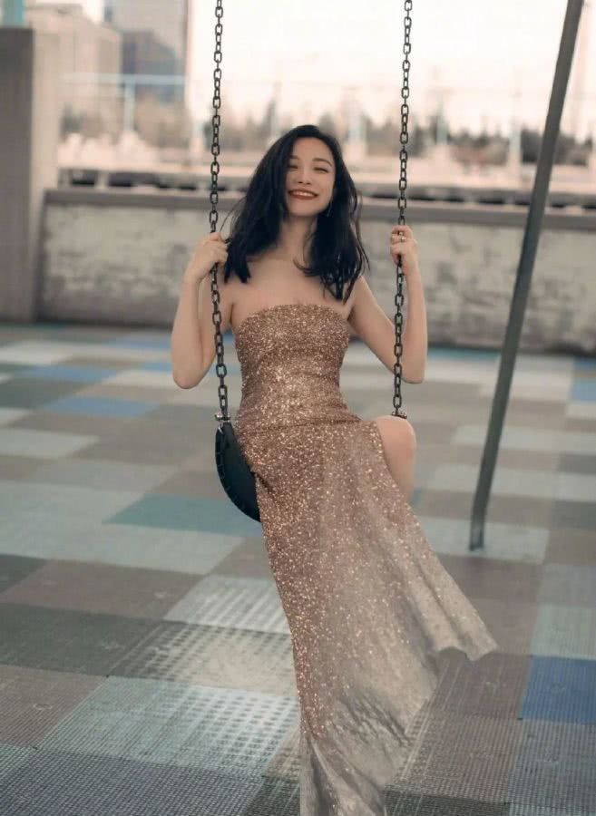 zara值得入手的连衣裙,zara新出的牛仔开叉连衣裙