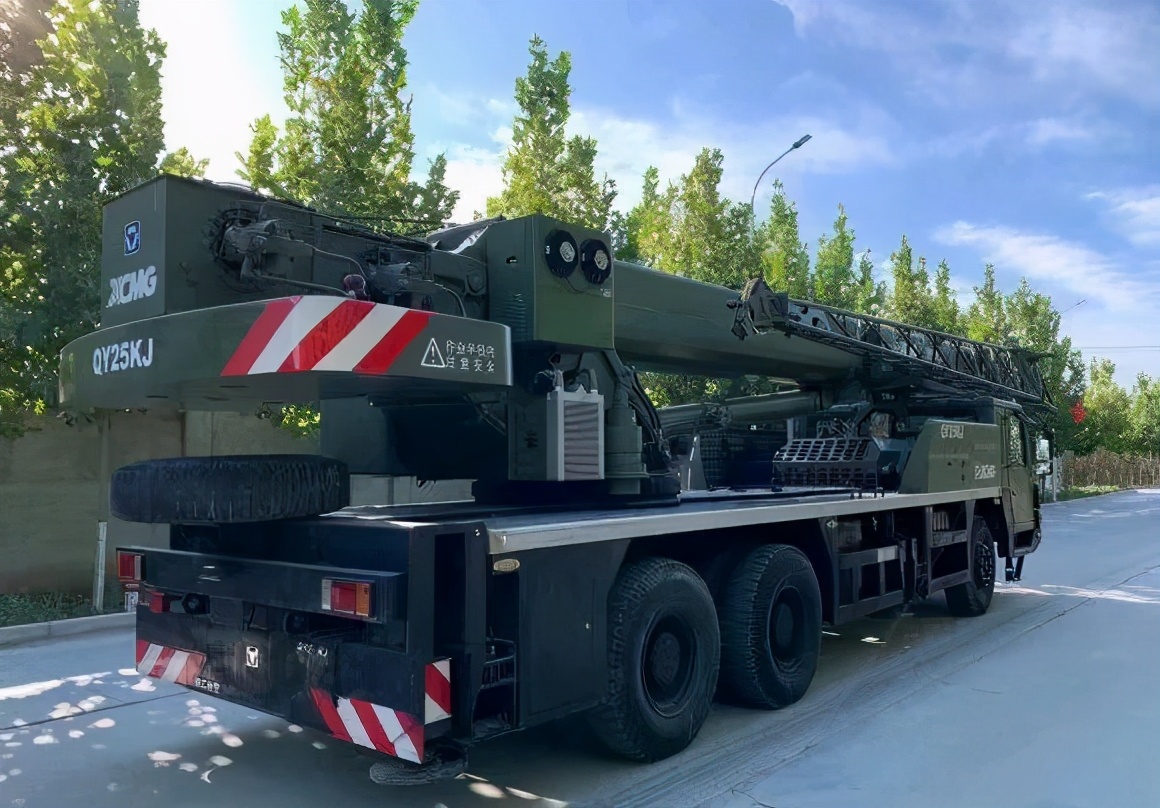 徐工军绿吊车价格表,徐工600吊车最新款