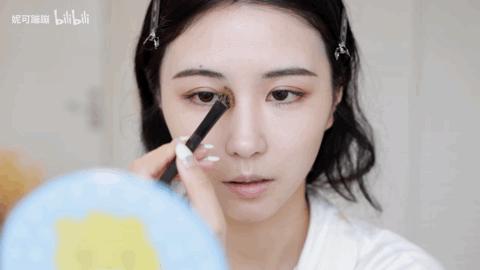 炸上热搜的她，说一句人间绝色不过分吧？