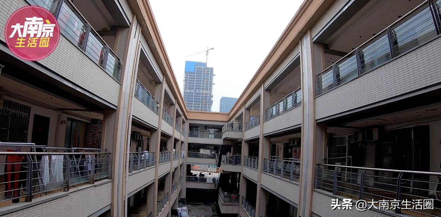 南京南站附近商场购物中心,南京南站旁边的商场