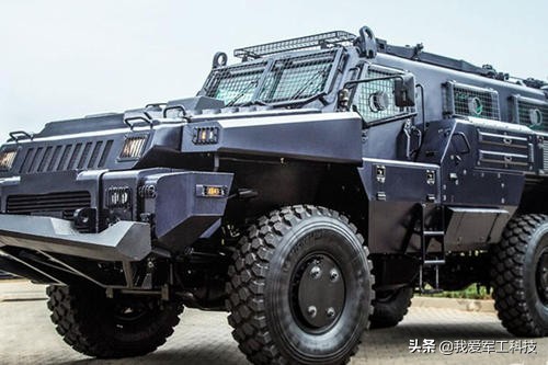 派拉蒙掠夺者6x6装甲越野车,最霸气的越野车派拉蒙掠夺者