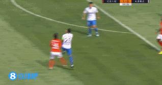 马宁出黄牌原视频,马宁掏出红黄牌被认可