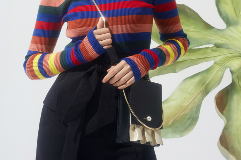 不要再背烂大街的双肩包了,别再背烂大街的轻奢包