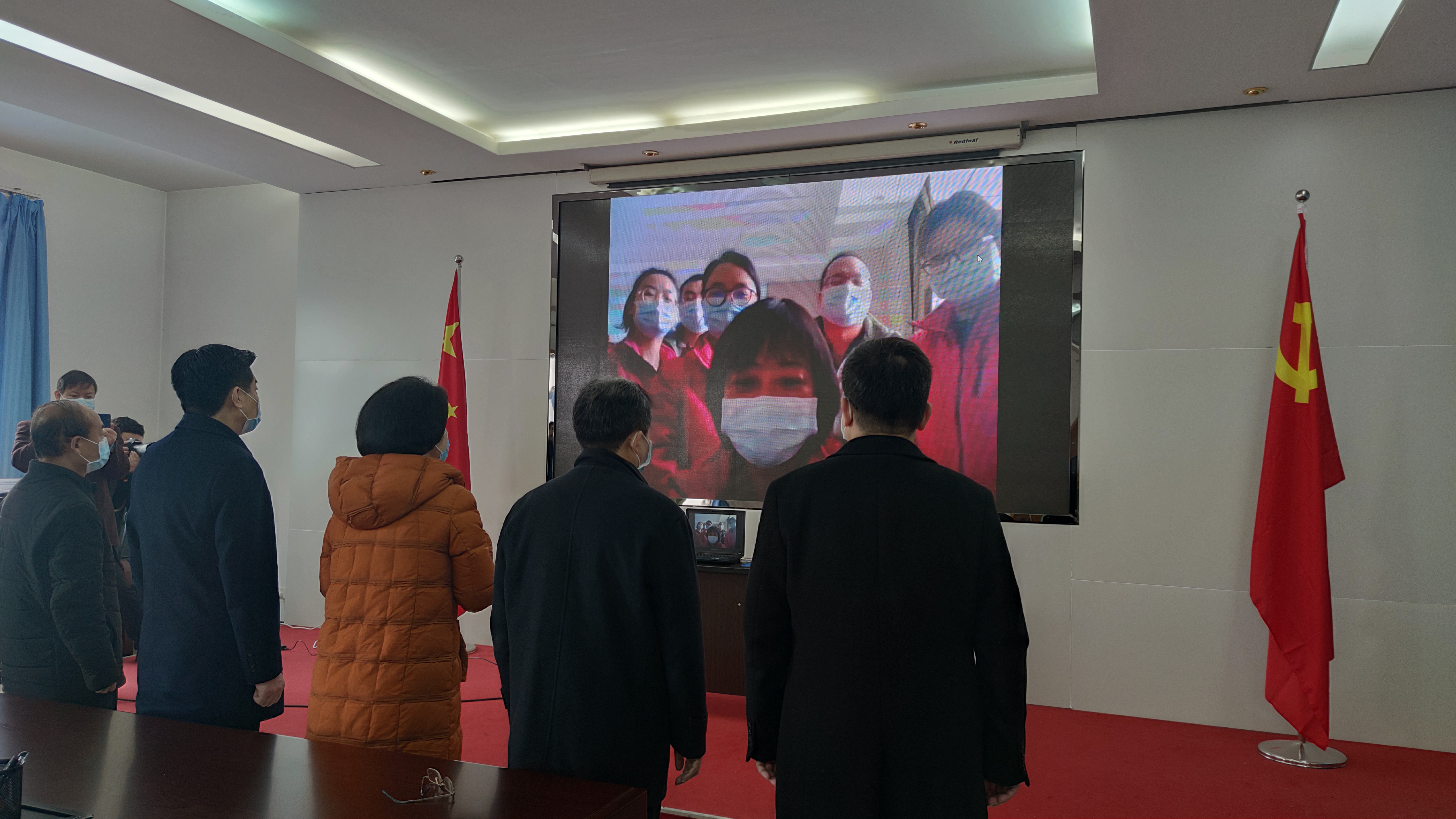 “买大姐”与“李小妹”的“云相会”