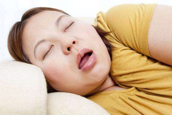 睡觉时枕头上的口水,晚上睡起来枕头都是口水怎么办