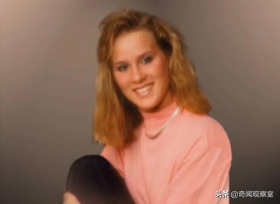 23岁年轻漂亮的女大学生，不为人知的另一面，从乖乖女到伴游女