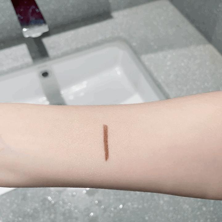 虞书欣仿妆蓝色眼线笔,虞书欣推荐的眼线笔